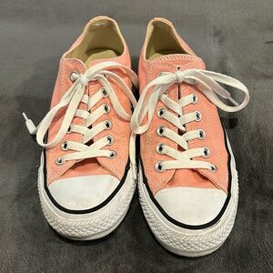 Converse Chuck Taylor All Star sneakers women’s size 7/ men’s 5